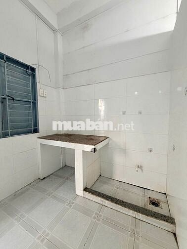 Phòng trọ trệt lửng mặt tiền hẻm đường Nguyễn Văn Linh chỉ 2,2 triệu