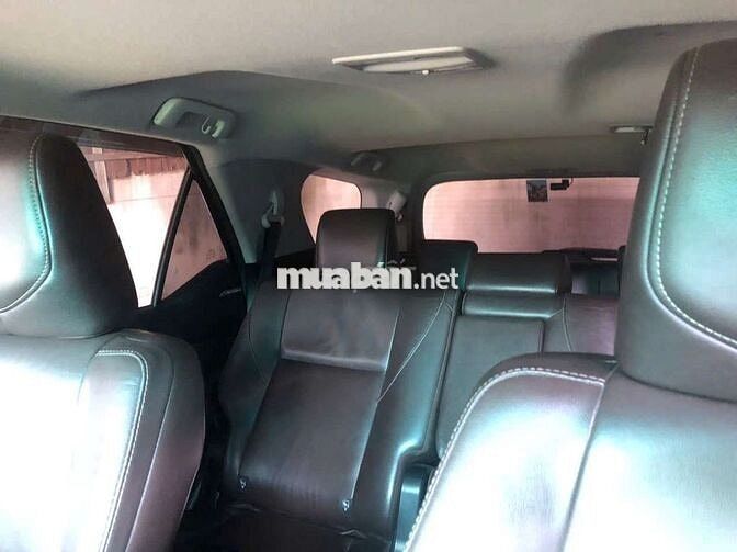 Toyota Fortuner 7 chỗ màu Đen