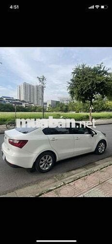 KIA RIO số sàn nhập khẩu mầu trắng