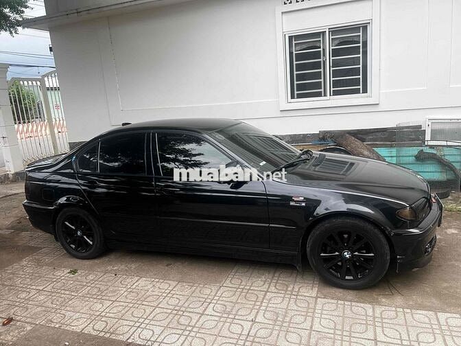 BMW 318 Đen