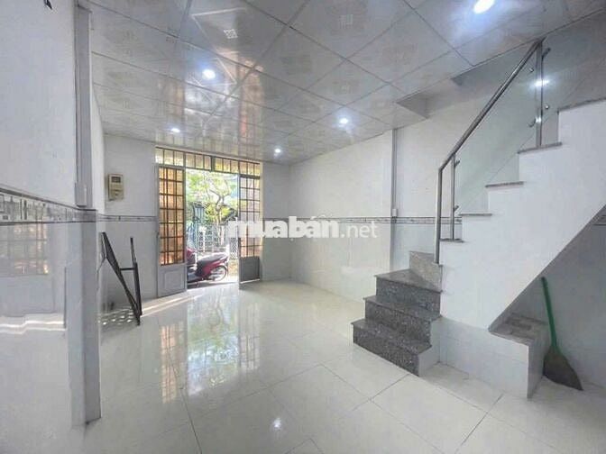 Cho thuê nhà 2 phòng ngủ hẻm Nguyễn Văn Cừ