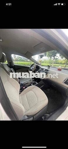 KIA RIO số sàn nhập khẩu mầu trắng