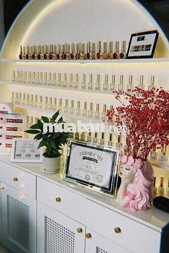 cần gấp 1 thợ có kinh nghiệm làm nail