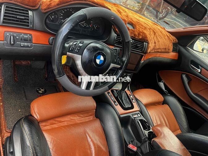 BMW 318 Đen