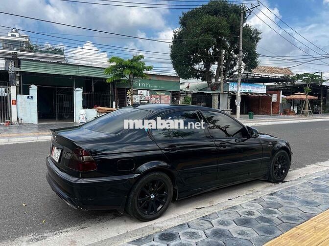BMW 318 Đen