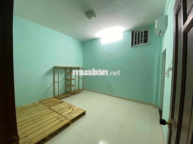 cho thuê lầu 1 trong nhà nguyên căn gồm 2pn1 ban công rộng