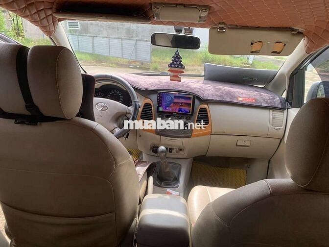 Toyota Innova G Số sàn Bạc