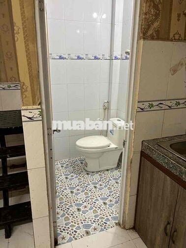 Nhà cho thuê 2tr nguyên căn ( có ban công/ điện nc chính)