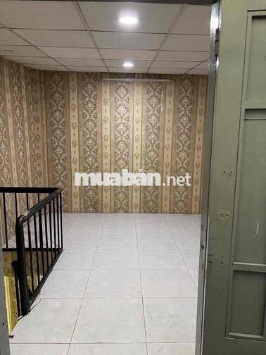 Nhà cho thuê 2tr nguyên căn ( có ban công/ điện nc chính)