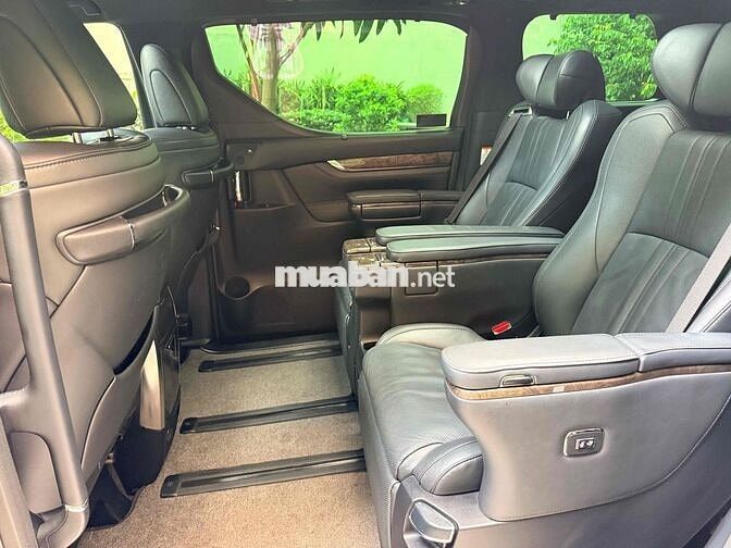Toyota Alphard Executive Lounge
