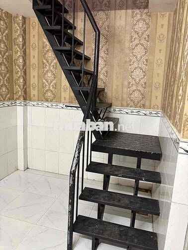 Nhà cho thuê 2tr nguyên căn ( có ban công/ điện nc chính)