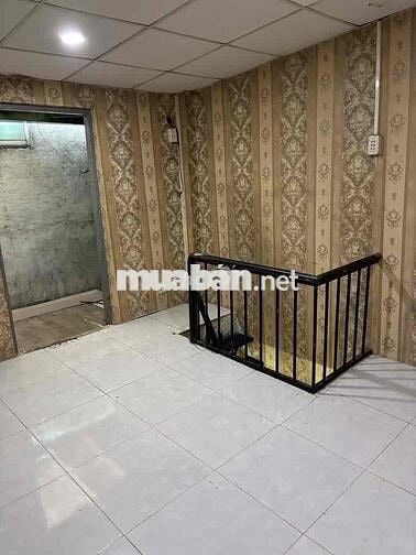 Nhà cho thuê 2tr nguyên căn ( có ban công/ điện nc chính)