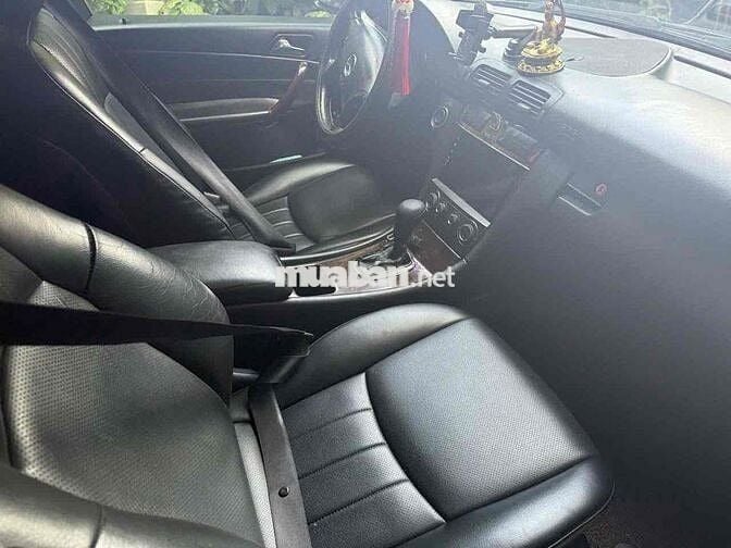 Mercedes-Benz C180 Đen 5 chỗ