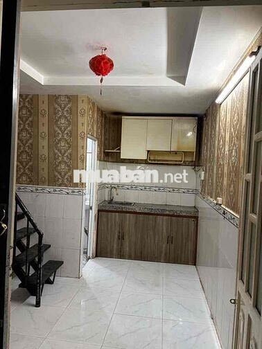 Nhà cho thuê 2tr nguyên căn ( có ban công/ điện nc chính)