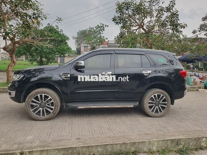 Ford Everest 2019 4x2 Titanium Đen