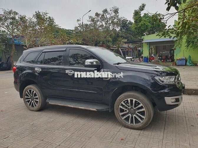 Ford Everest 2019 4x2 Titanium Đen