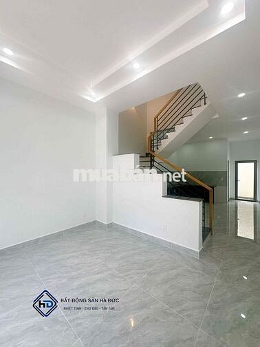 Nhà 3 lầu 4x15 mới 100% cách đường Trần Thị Cờ 50m