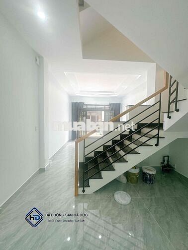 Nhà 3 lầu 4x15 mới 100% cách đường Trần Thị Cờ 50m