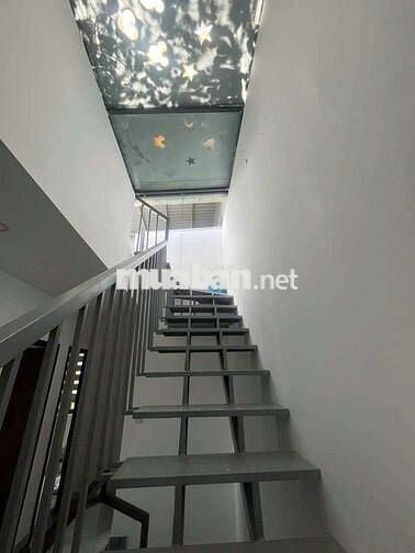 NHÀ ĐẸP THOÁNG MÁT GẦN VÒNG XOAY GÒ DƯA