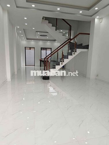 cho thuê nhà khu biệt thự đồng danh có sân đậu xe hơi nhà mới ở ngay