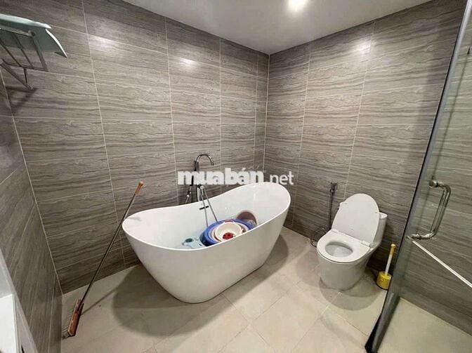 CHO THUÊ NHÀ NGUYÊN CĂN 
Mặt tiền đường Tân Quy Quận 7