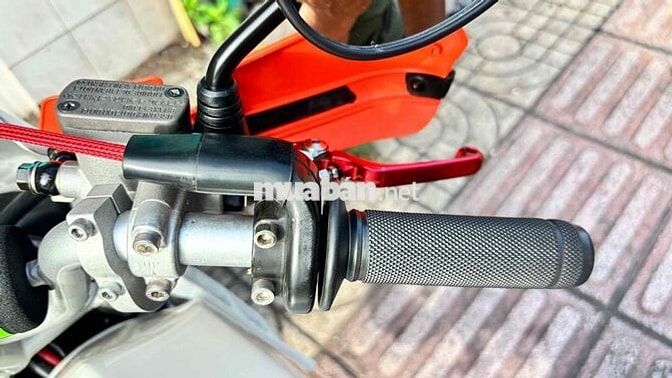 Kawasaki KS2 Trắng, Đỏ, Xanh IRC Thái Lan