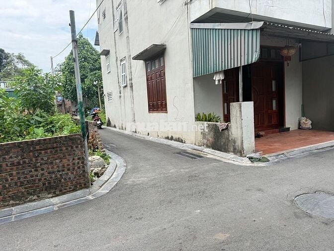 Lô đất Vân Nội, ô tô vào, mặt tiền rộng xây đc 2 căn nhà, giá hơn 5T.