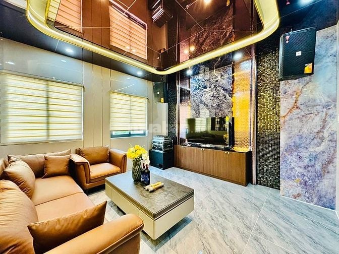 Siêu phẩm 5 Lầu THANG MÁY tuyệt đẹp Cao cấp đường rộng 12m Phạm Văn Bạ