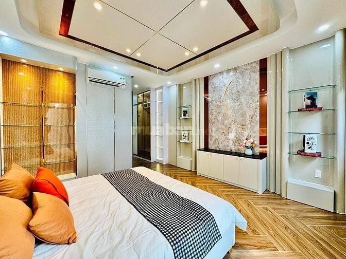 Siêu phẩm 5 Lầu THANG MÁY tuyệt đẹp Cao cấp đường rộng 12m Phạm Văn Bạ