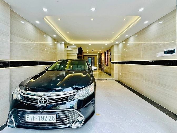 Siêu phẩm 5 Lầu THANG MÁY tuyệt đẹp Cao cấp đường rộng 12m Phạm Văn Bạ