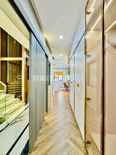 Siêu phẩm 5 Lầu THANG MÁY tuyệt đẹp Cao cấp đường rộng 12m Phạm Văn Bạ