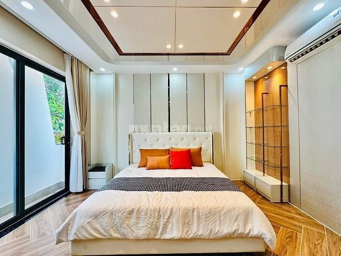 Siêu phẩm 5 Lầu THANG MÁY tuyệt đẹp Cao cấp đường rộng 12m Phạm Văn Bạ