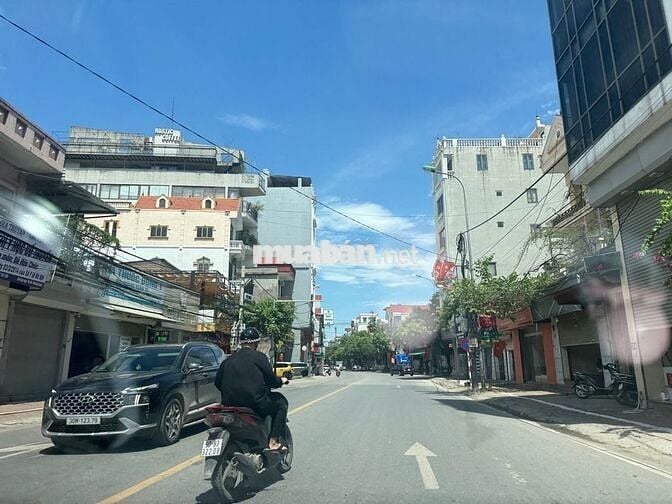 Lô đất Vân Nội, ô tô vào, mặt tiền rộng xây đc 2 căn nhà, giá hơn 5T.