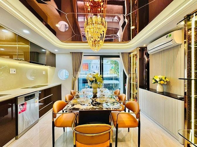 Siêu phẩm 5 Lầu THANG MÁY tuyệt đẹp Cao cấp đường rộng 12m Phạm Văn Bạ