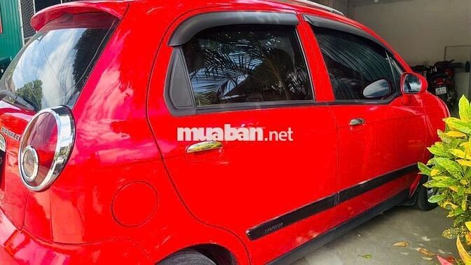 Chevrolet Spark 5 chỗ màu Đỏ