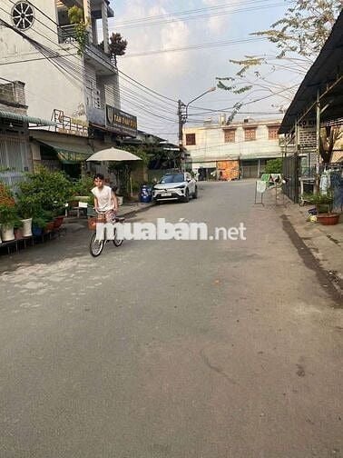 Cho thuê nhà bên hông chợ Phú An