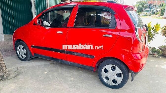 Chevrolet Spark 5 chỗ màu Đỏ