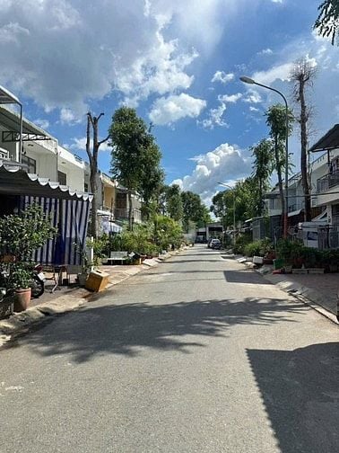 Bán nhà chia tài sản ngay chợ Bờ Ngựa giá chưa đến 2tỷ