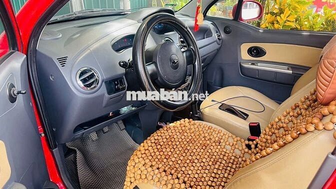 Chevrolet Spark 5 chỗ màu Đỏ