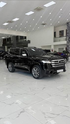 Siêu lướt 5000Km. Land Cruiser LC300 sản xuất 2026.