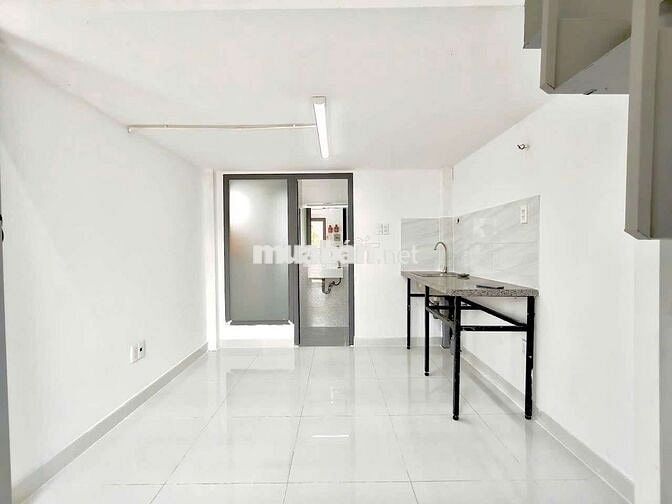 Cho thuê căn hộ thuận tiện ra ngã tư bình thái. Có ban công, mới xây