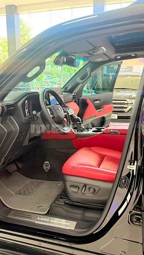 Siêu lướt 5000Km. Land Cruiser LC300 sản xuất 2026.