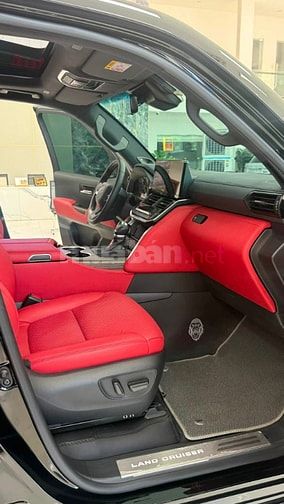 Siêu lướt 5000Km. Land Cruiser LC300 sản xuất 2026.