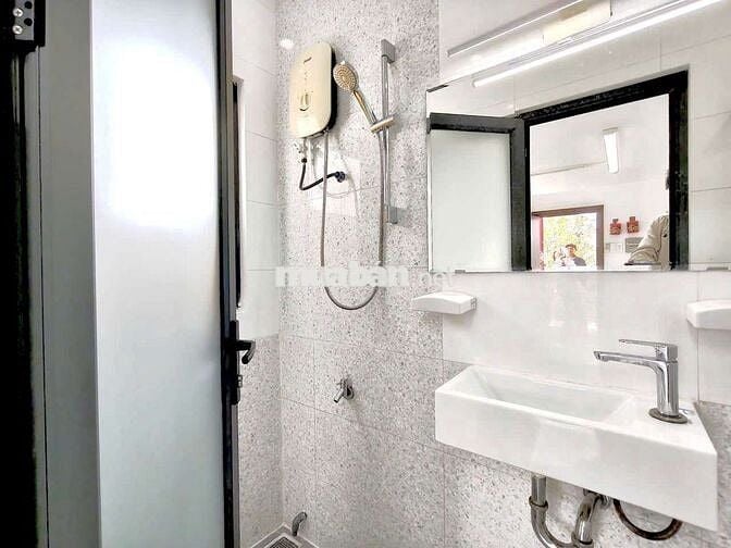 Cho thuê căn hộ thuận tiện ra ngã tư bình thái. Có ban công, mới xây