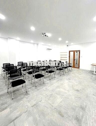 HOT Cho Thuê MT Phan Xích Long 5.7x21m 3 Tầng  DTSD 350m2  Giá 40 Tr
