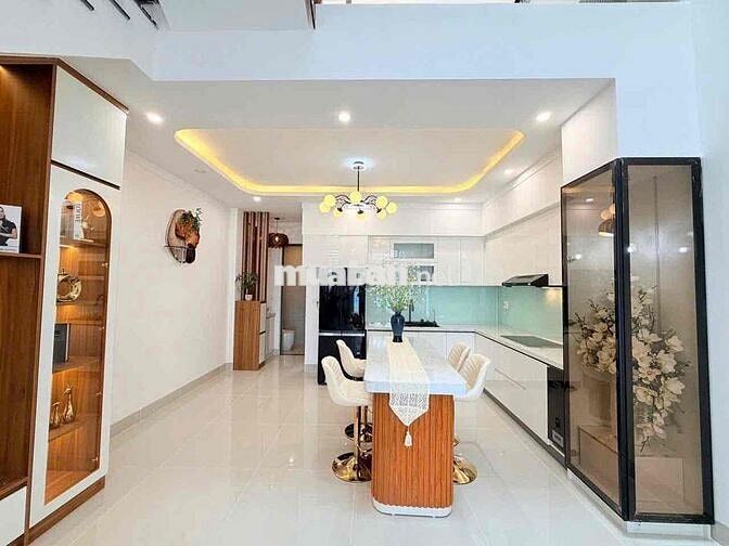 Nhà full nội thất trung tâm cây số 3 - Mặt Tiền Lê Minh Xuân