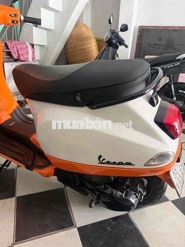 Piaggio Vespa LX 150 Cam trắng