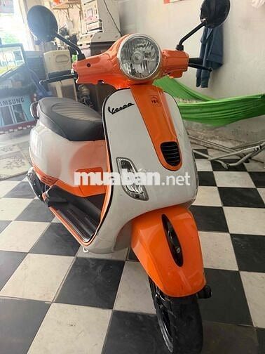 Piaggio Vespa LX 150 Cam trắng