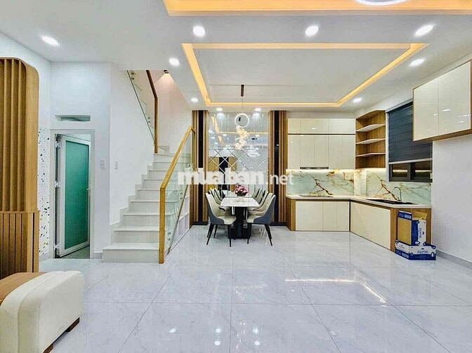 BÁN NHÀ 3 LẦU KHU LAM SƠN. 6 TỶ 1