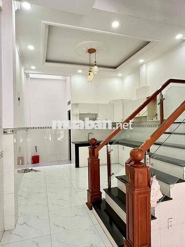 Nhà thuê (4m x 13m) 3 tầng có 4 phòng ngủ 5 vệ sinh hẻm nhựa 6m
